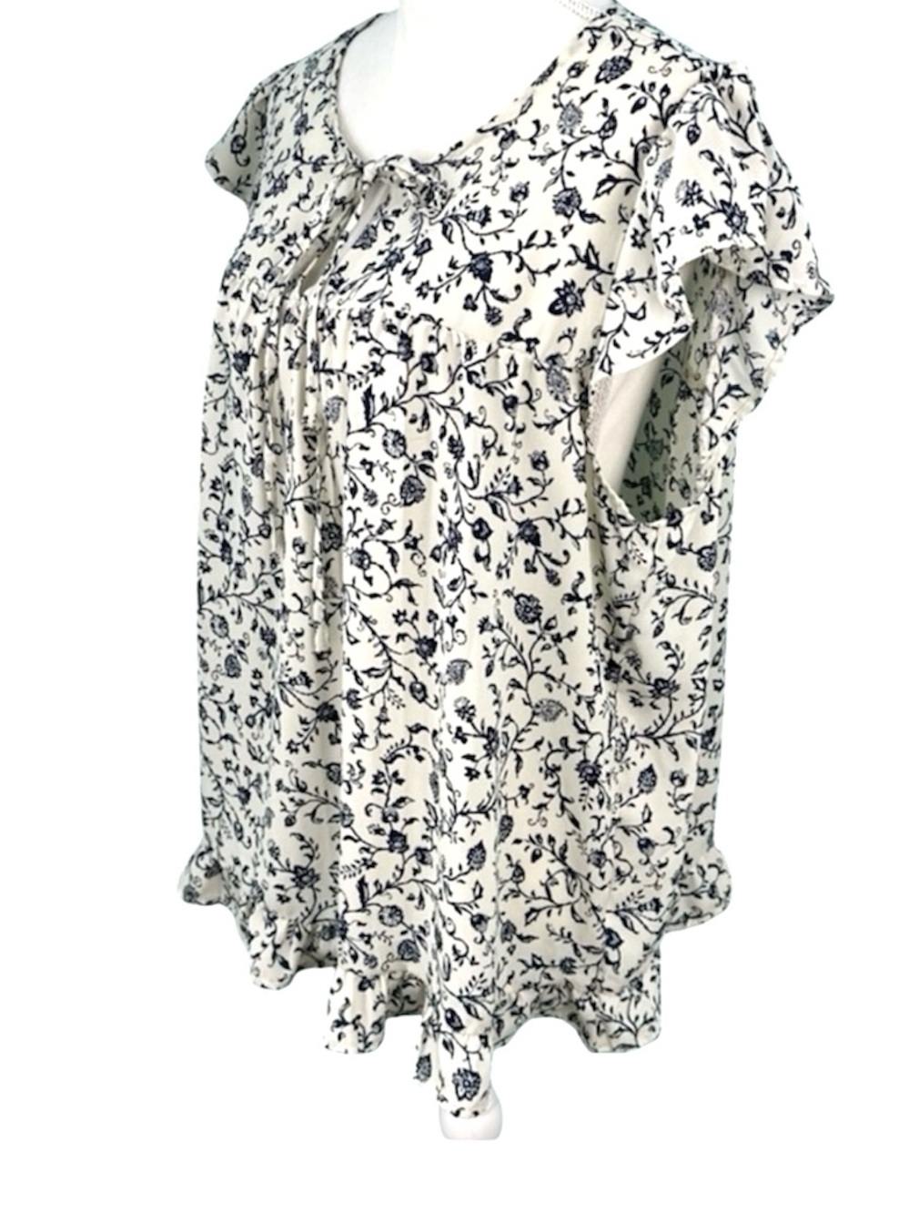 Sweet Rain Plus Size 2X Floral Ruffle Keyhole Front Top Ivory Navy EUC
